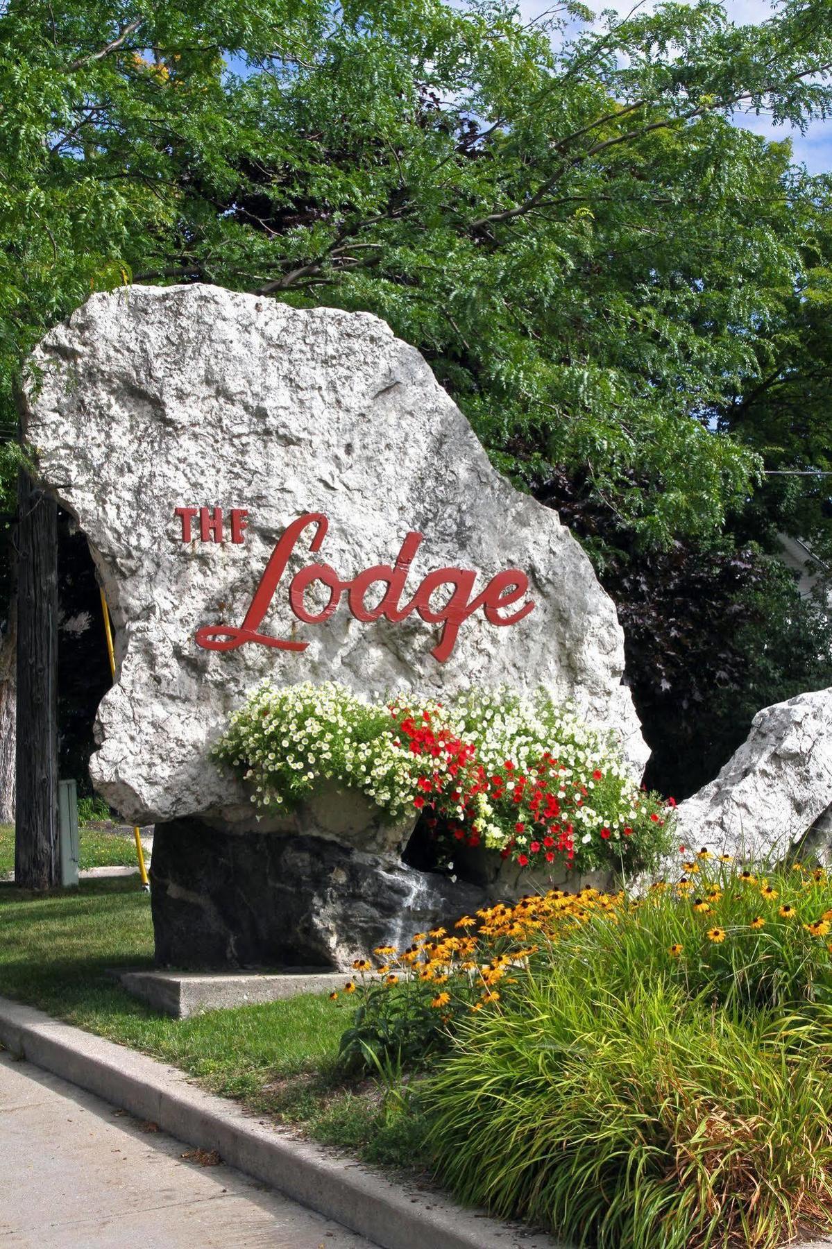 The Lodge Charlevoix Exterior photo